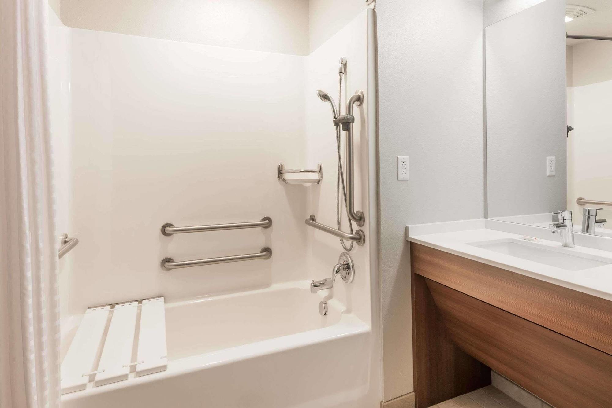 Microtel Inn & Suites By Wyndham Altoona Zewnętrze zdjęcie